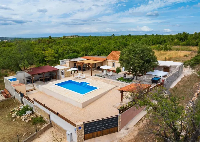 My Dalmatia - Burgija With Private Swimming Pool Бенковац