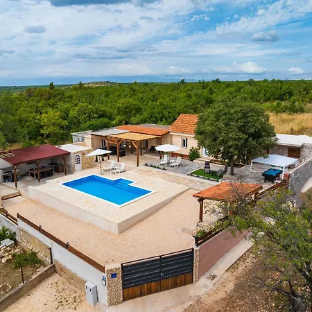 My Dalmatia - Burgija With Private Swimming Pool ベンコヴァツ