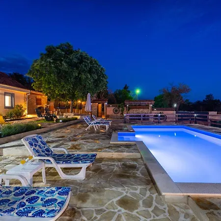 My Dalmatia - Burgija With Private Swimming Pool 別荘 ベンコヴァツ