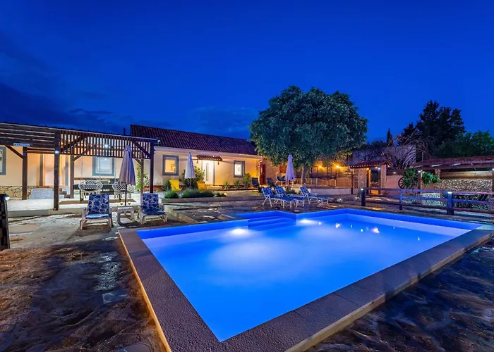 My Dalmatia - Burgija With Private Swimming Pool Vikendica Benkovac